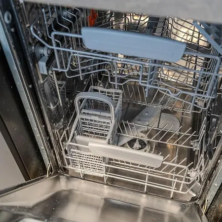 And Peaceful 10 Min - 4p Apartment *